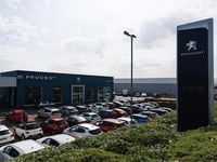 Used Peugeot 308 SW Premium 129 HP (94 kW) 2022 Blue Estate