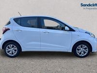 Used Hyundai i10 83 HP (61 kW) 2018 White Hatchback