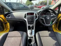 Usado Vauxhall Astra GTC SRi 165 HP (121 kW) 2016 Amarelo Citadino