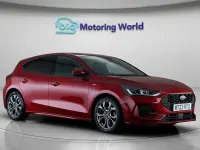 Usado Ford Focus ST-Line 125 CV (91 kW) 2023 Rojo Utilitario