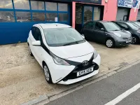 Used Toyota Aygo X-play 69 HP (50 kW) 2015 White Hatchback