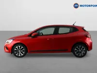 Used Renault Clio Iconic 90 HP (66 kW) 2021 Red Hatchback