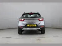 Usado Kia Stonic 100 CV (73 kW) 2025 Gris SUV