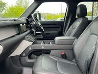 Used Land Rover Defender SE Dynamic 404 HP (297 kW) 2024 Metallic  santorini black SUV