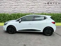 Used Renault Clio Iconic 90 HP (66 kW) 2019 White Hatchback