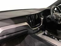 Used Volvo XC60 R-Design 194 HP (142 kW) 2022 SUV