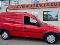 Used Vauxhall Combo 75 HP (55 kW) 2010 Red MPV