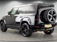Begagnad Land Rover Defender HSE Dynamic 300 HK (220 kW) 2023 Svart SUV