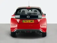 Begagnad Nissan Leaf Acenta 110 kW (150 HK) 2022 Röd Halvkombi