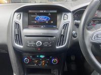 Käytetty Ford Focus Titanium 2016 Musta Viistoperä