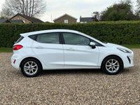 Usado Ford Fiesta Zetec 100 HP (73 kW) 2018 Branco Citadino