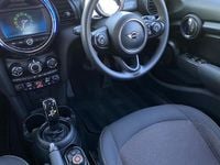 Usado Mini Cooper Classic 136 CV (100 kW) 2019 Plateado Utilitario