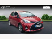 Used Toyota Yaris 99 HP (72 kW) 2015 Red Hatchback
