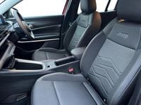 Begagnad Jeep Avenger EV Altitude 114 kW (156 HK) 2024 Röd SUV