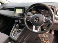 Used Renault Clio V Evolution 143 HP (105 kW) 2024 White Hatchback