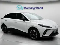 Begagnad MG MG4 EV Trophy 319 kW (435 HK) 2023 Vit Halvkombi