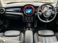 Usado Mini Cooper Exclusive 136 HP (100 kW) 2018 Azul Citadino