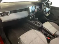 Used Renault Clio Techno 143 HP (105 kW) 2025 Valencia orange Hatchback