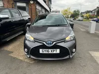Used Toyota Yaris 100 HP (73 kW) 2016 Grey Hatchback