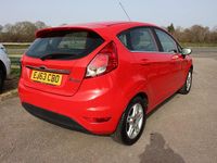 Usado Ford Fiesta Zetec 2013 Vermelho Citadino