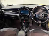 Begagnad Mini Cooper Cabriolet Classic 2022 Gul Cab