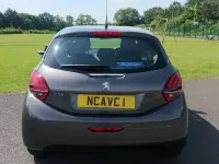 Used Peugeot 208 Signature Sky 82 HP (60 kW) 2018 Grey Hatchback