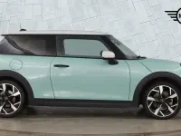 Used Mini Cooper Hatch 154 HP (113 kW) 2024 Green Hatchback
