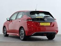Begagnad Nissan Leaf Acenta 110 kW (150 HK) 2022 Röd Halvkombi