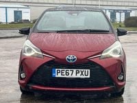 Used Toyota Yaris Hybrid 101 HP (74 kW) 2017 Red Hatchback