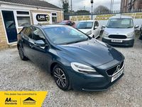 Used Volvo V40 Momentum 152 HP (111 kW) 2018 Blue Hatchback