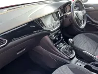 Used Vauxhall Astra SRi 101 HP (74 kW) 2017 Red Hatchback