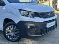 Begagnad Peugeot Partner Premium 2023 Vit Minibuss