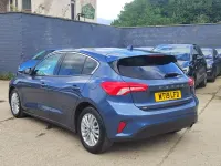 Begagnad Ford Focus Titanium 123 HK (90 kW) 2019 Blå Halvkombi