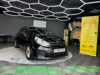 Begagnad Kia Rio 2015 Svart Halvkombi