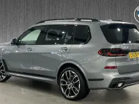 Używany BMW X7 M Sport 347 KM (255 kW) 2025 Szary SUV