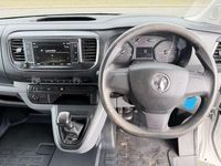 Used Vauxhall Vivaro S 100 HP (73 kW) 2020 White MPV
