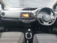 Used Toyota Yaris 69 HP (50 kW) 2016 Blue Hatchback