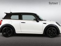 Begagnad Mini Cooper Hatch 134 HK (98 kW) 2023 Vit Halvkombi