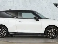 Used Mini Cooper Hatch 133 kW (181 HP) 2024 White Hatchback