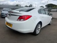 Used Vauxhall Insignia SRi 140 HP (102 kW) 2013 White Hatchback