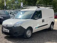 Used Vauxhall Combo S 105 HP (77 kW) 2018 White MPV