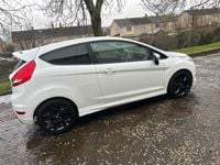 Used Ford Fiesta Metall 134 HP (98 kW) 2012 White Hatchback