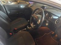 Used Ford Fiesta Zetec 75 HP (55 kW) 2015 White Hatchback