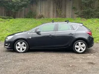 Używany Vauxhall Astra SRi 115 KM (84 kW) 2014 Czarny Hatchback
