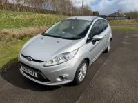 Usado Ford Fiesta Zetec 80 HP (58 kW) 2009 Prateado Citadino