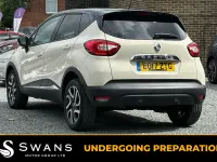 Used Renault Captur Dynamique 90 HP (66 kW) 2017 White SUV