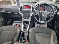 Used Vauxhall Astra SRi 165 HP (121 kW) 2015 Black Hatchback