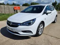Used Vauxhall Astra SRi 150 HP (110 kW) 2017 White Hatchback