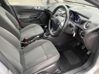 Used Ford Fiesta Zetec 75 HP (55 kW) 2015 Silver Hatchback