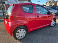 Begagnad Toyota Aygo 67 HK (49 kW) 2007 Röd Halvkombi